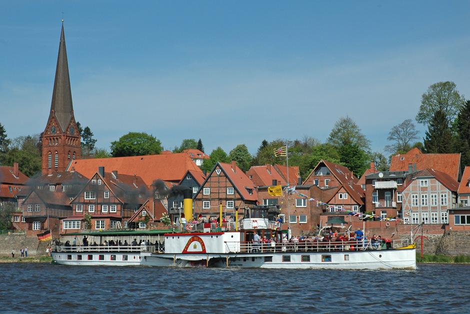 Dem Eisgang trotzen: Eisbrecher waren für die Elbschifffahrt von großer Bedeutung. Mit dem historischen Dampfeisbrecher Elbe sind heute noch Fahrten möglich.