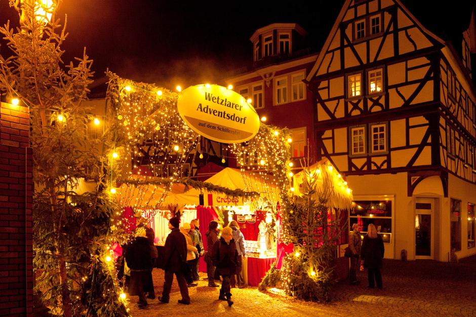 Am Schillerplatz in Wetzlar duftet es nach Zimt, Glühwein und gebrannten Mandeln.