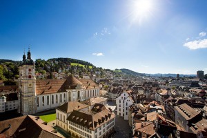 Der Stiftsbezirk in St.Gallen gehört zum Unesco-Weltkulturerbe. Foto: djd/St. Gallen-Bodensee Tourismus