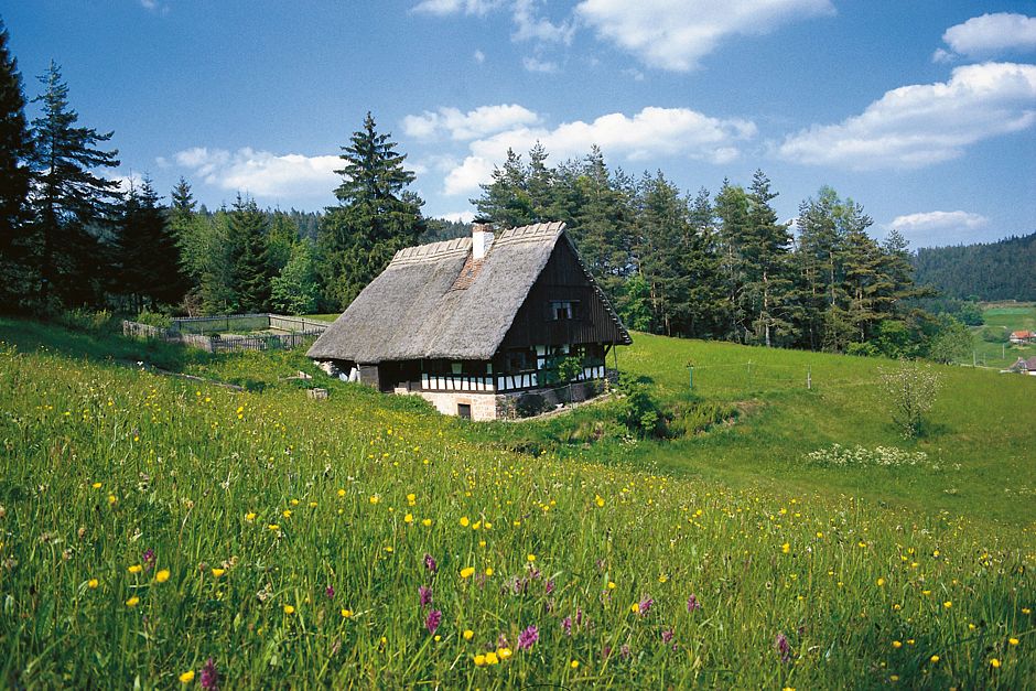 Auf der "Lauterbacher Hochtalrunde" durch das malerische Sulzbachtal gelangen Wanderer auch zum Kapfhäusle. Foto: djd/Landkreis Rottweil