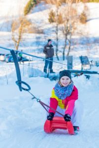 Die Rodelbahnen im Oberharz sind ein Highlight für alle Kinder. Foto: djd/Tourismusbetrieb der Stadt Oberharz am Brocken - Rübeländer Tropfsteinhöhlen/Jan Reichel
