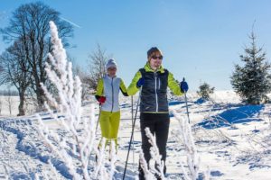 Skilangläufer finden in der Tourismusregion Oberharz am Brocken zahlreiche Loipen und Skirundwanderwege. Foto: djd/Tourismusbetrieb der Stadt Oberharz am Brocken - Rübeländer Tropfsteinhöhlen/Jan Reichel