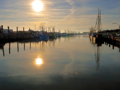 Hafen von Büsum beim Sonnenuntergang