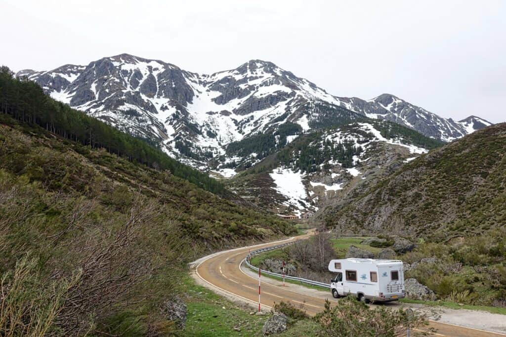 Urlaub mit dem Wohnmobil in den Bergen 